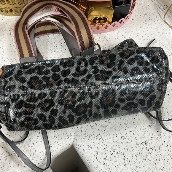 Faux snakeskin leopard print tote - Picture 4 of 9